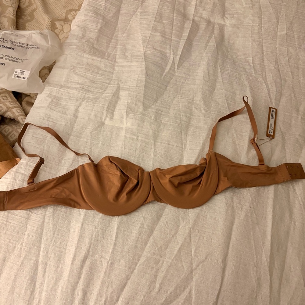 SKIMS Smoothing Intimates Unlined Strapless Bra 34C NWT